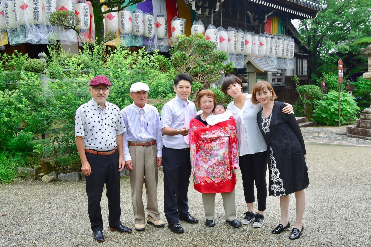 帯解寺でお宮参りの赤ちゃん