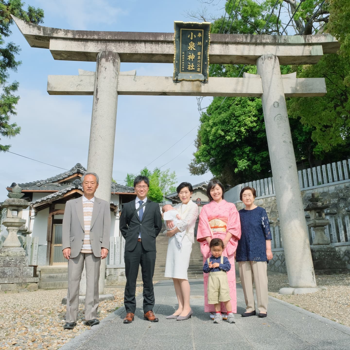 小泉神社でお宮参りの赤ちゃんの写真