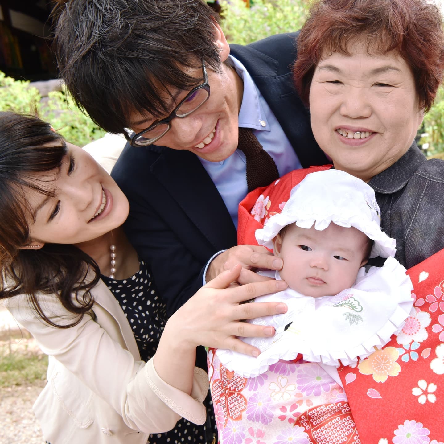 帯解寺でお宮参りの赤ちゃん