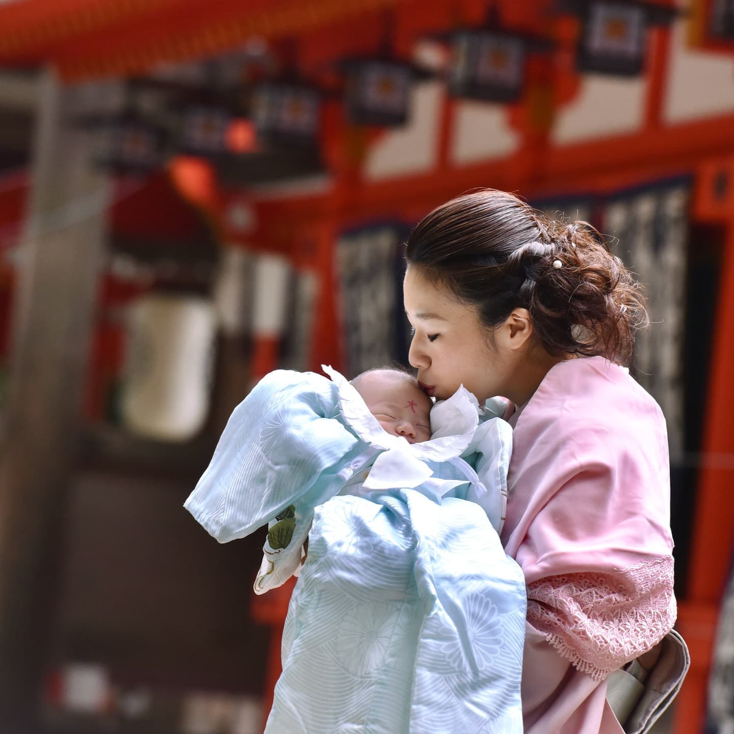石上神宮でお宮参りの赤ちゃん