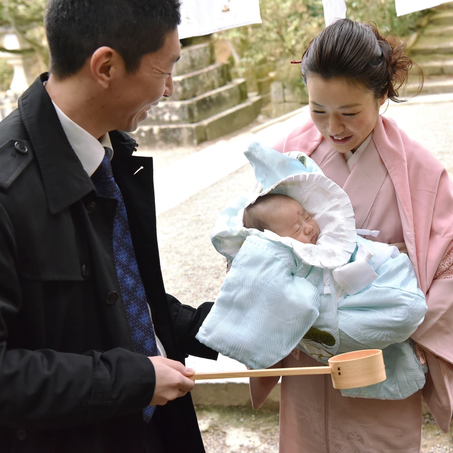 石上神宮でお宮参りの赤ちゃん