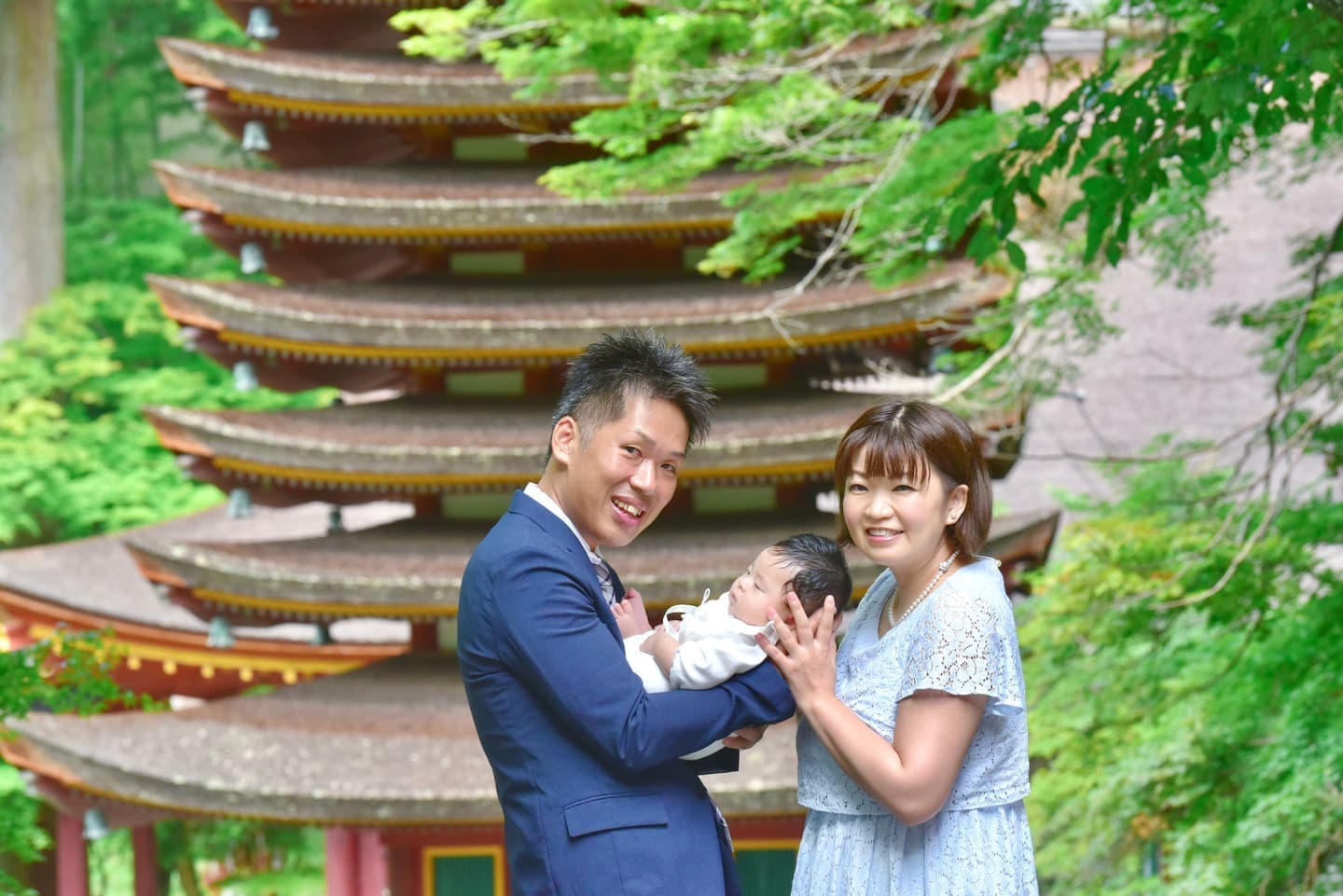 談山神社でお宮参りをした赤ちゃんと家族