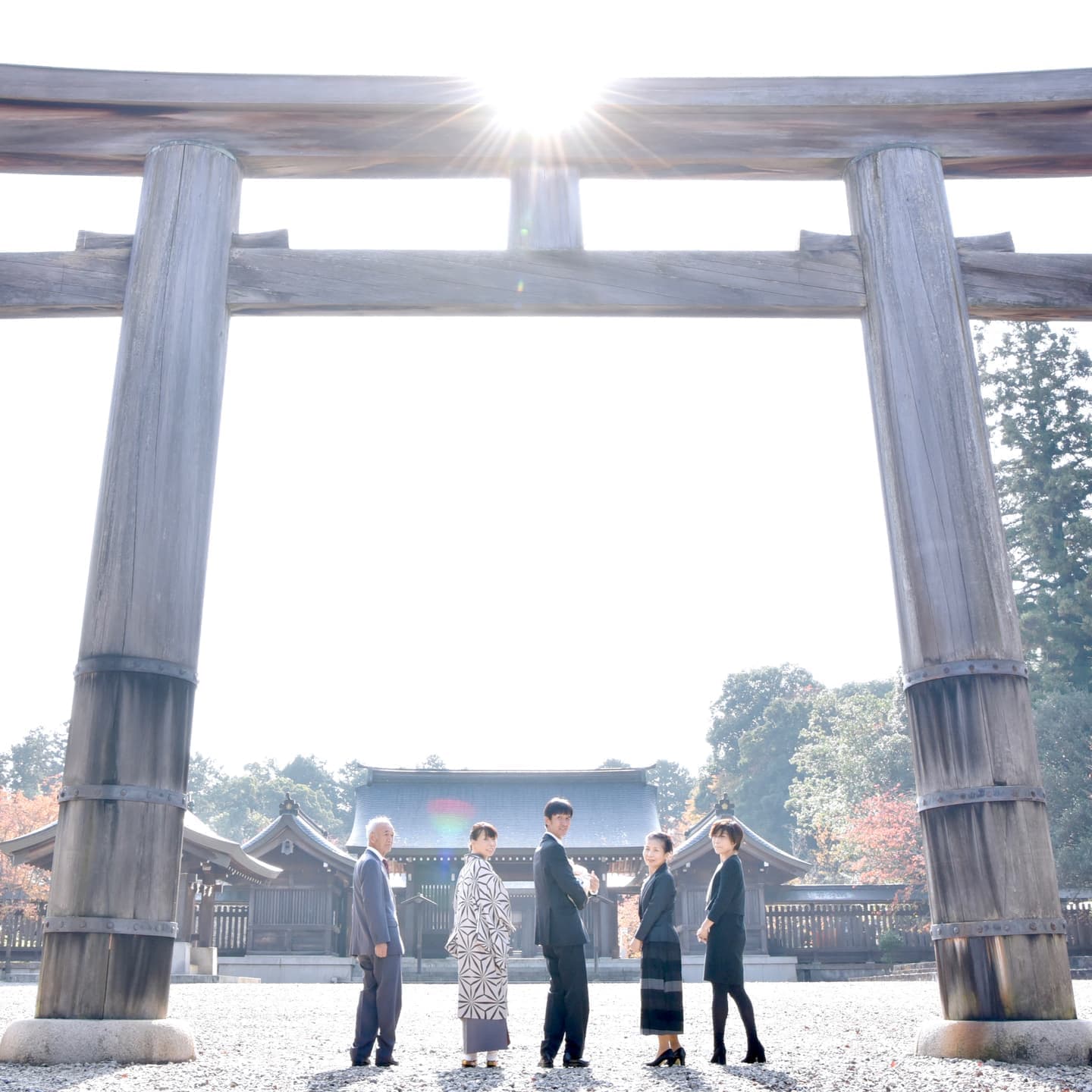 吉野神宮でお宮参りをした赤ちゃんと家族