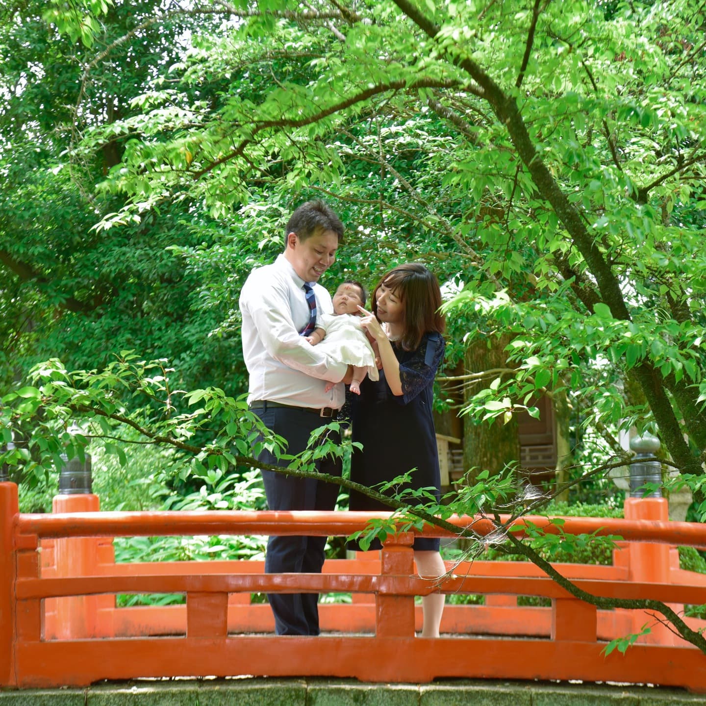 今宮神社でお宮参りをした赤ちゃんと家族