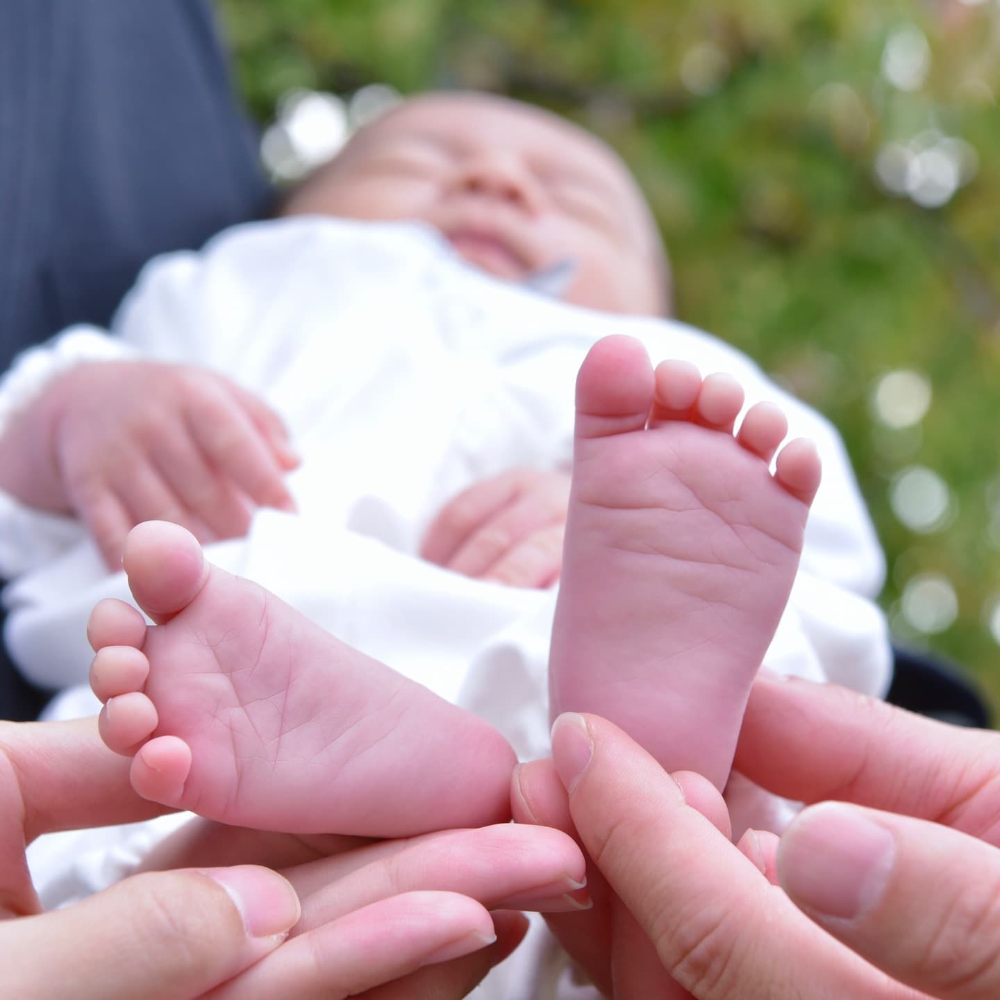 菅原天満宮でお宮参りをした赤ちゃんと家族
