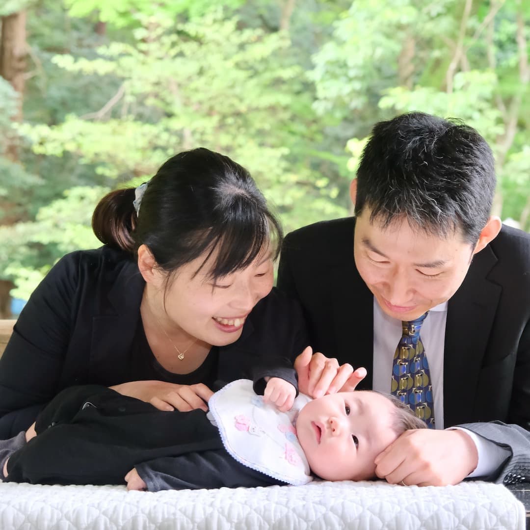 石上神宮でお宮参りの赤ちゃん