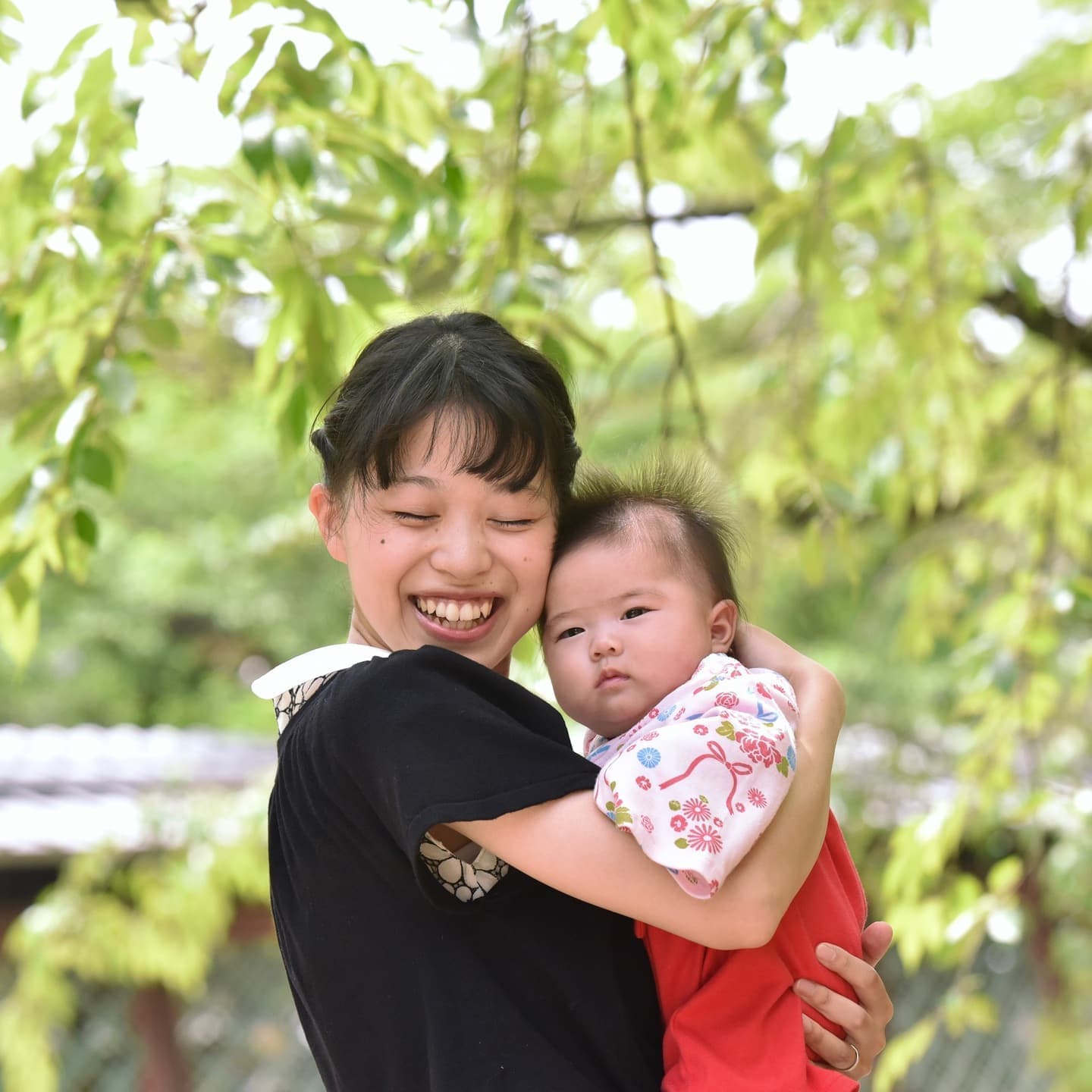 御香宮神社でお宮参りの赤ちゃん