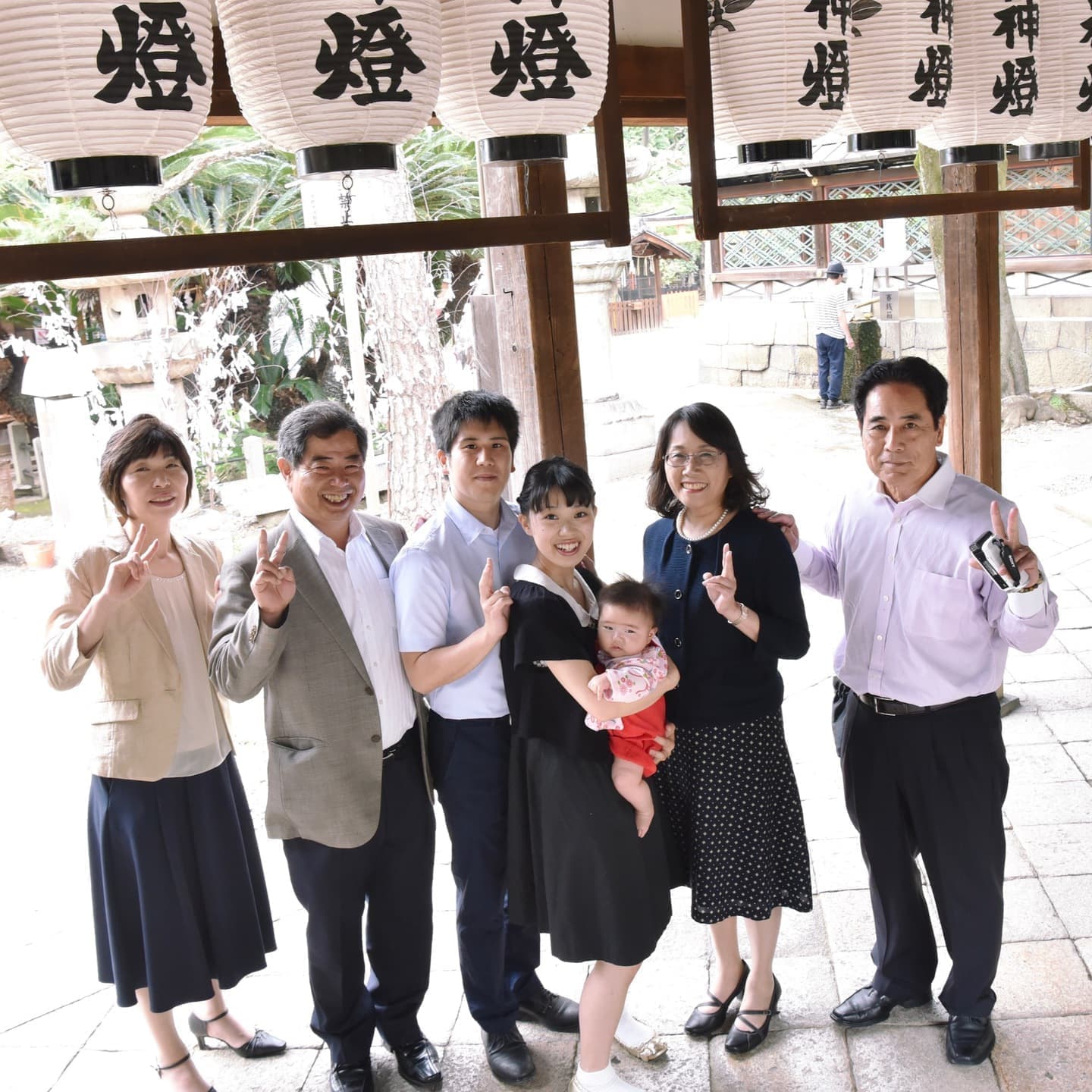 御香宮神社でお宮参りの赤ちゃん