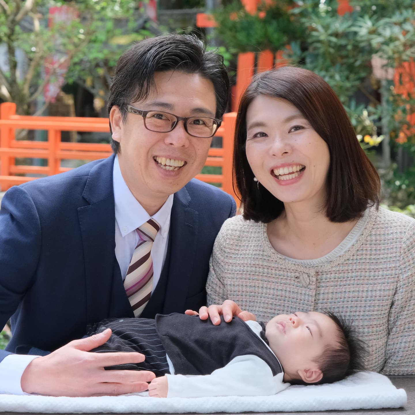 建部大社でお宮参りをした赤ちゃんと家族