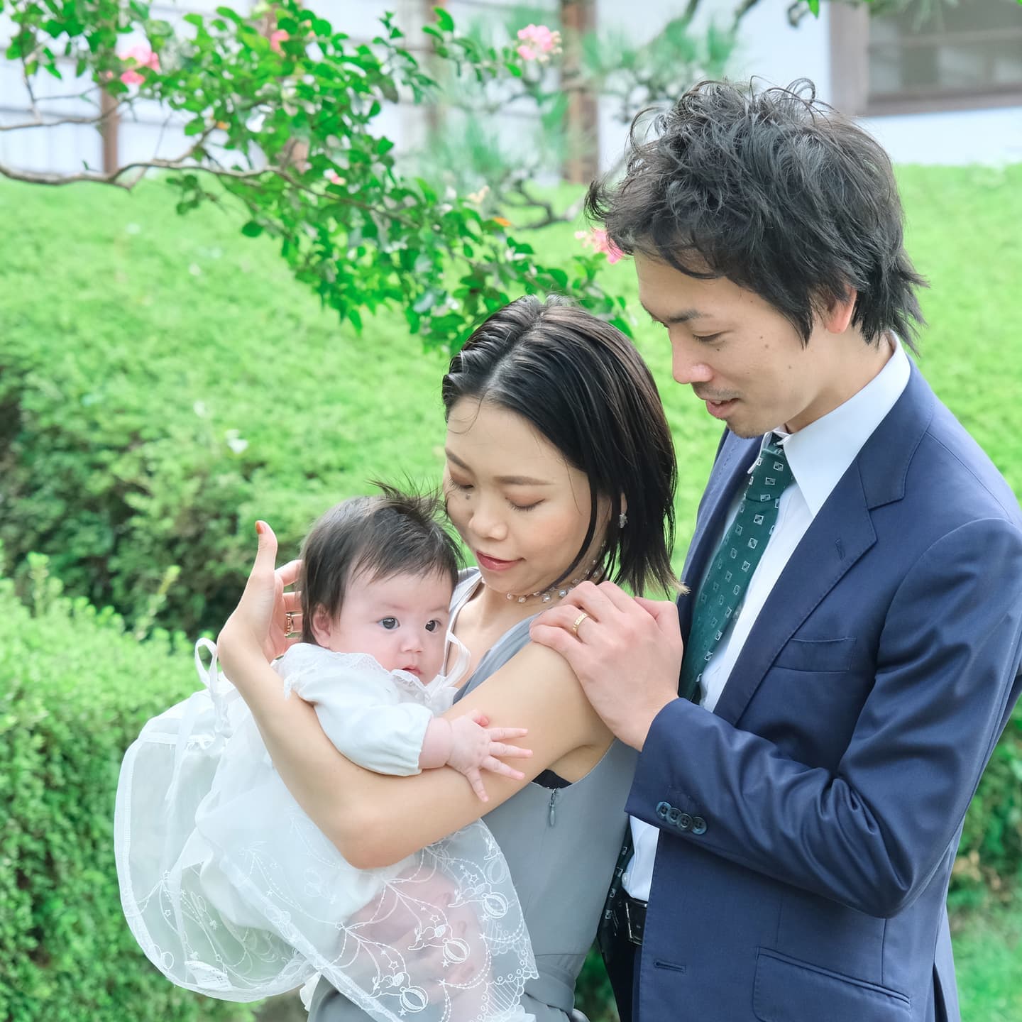 大神神社でお宮参りの赤ちゃん