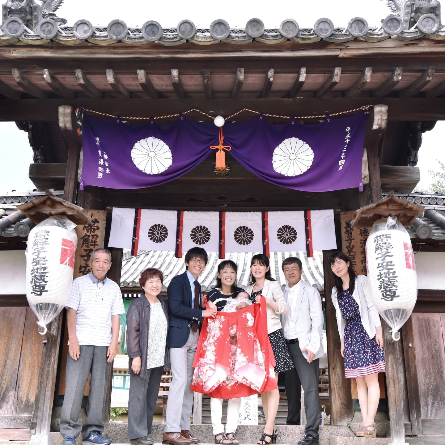 帯解寺でお宮参りの赤ちゃん
