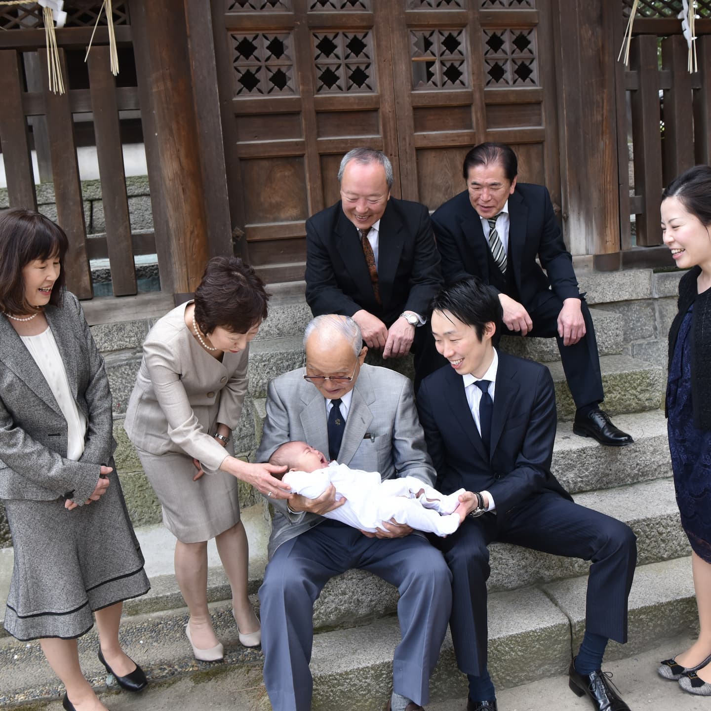 茨木神社でお宮参りをした写真