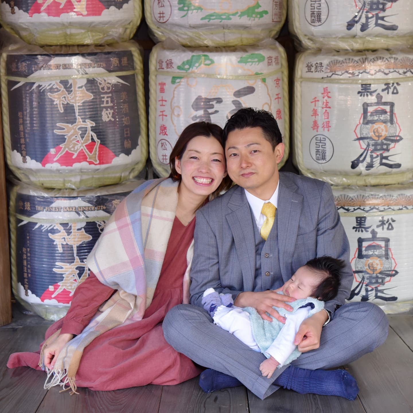 吉田神社でお宮参りの赤ちゃんと兄弟と家族