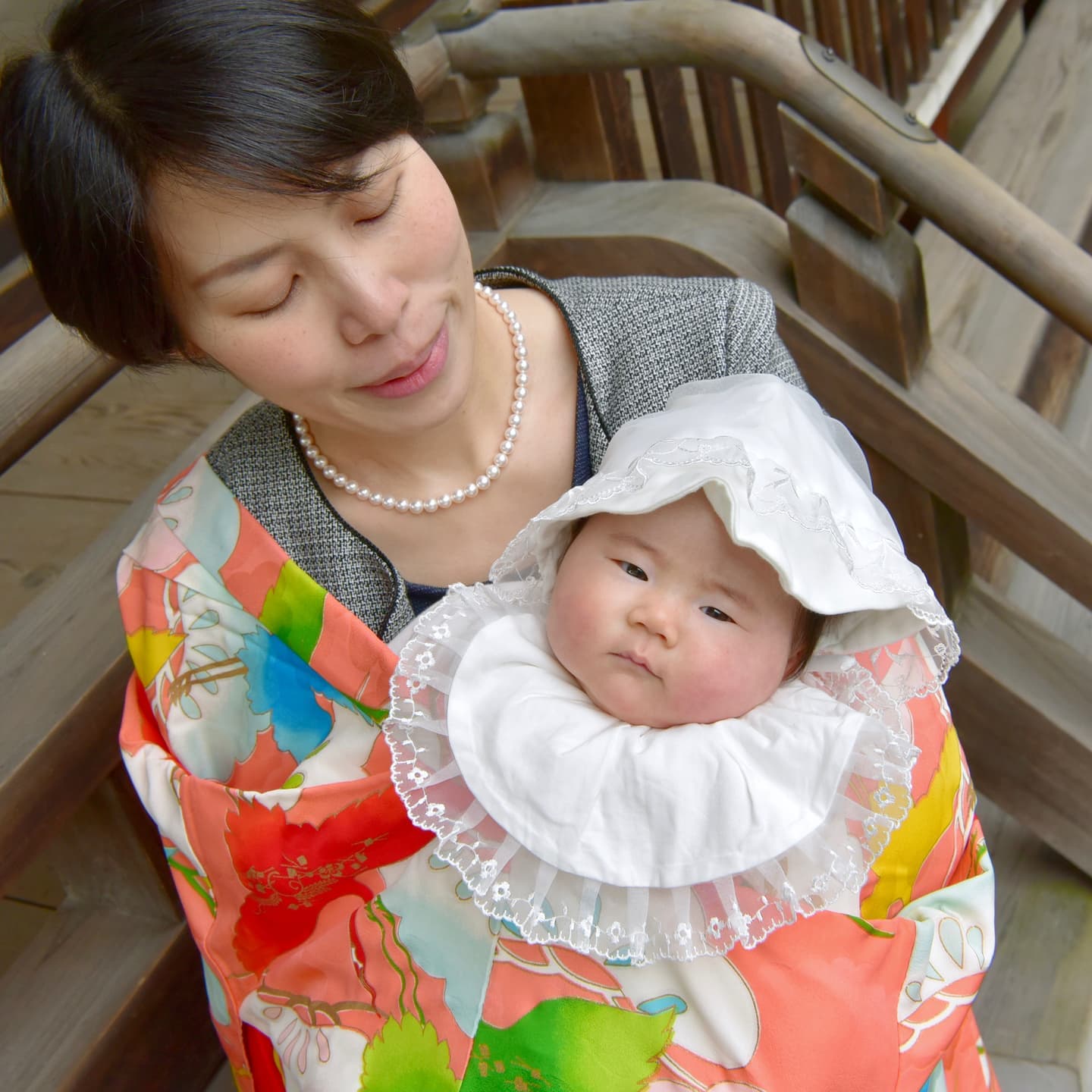 向日神社でお宮参りをした赤ちゃんと家族