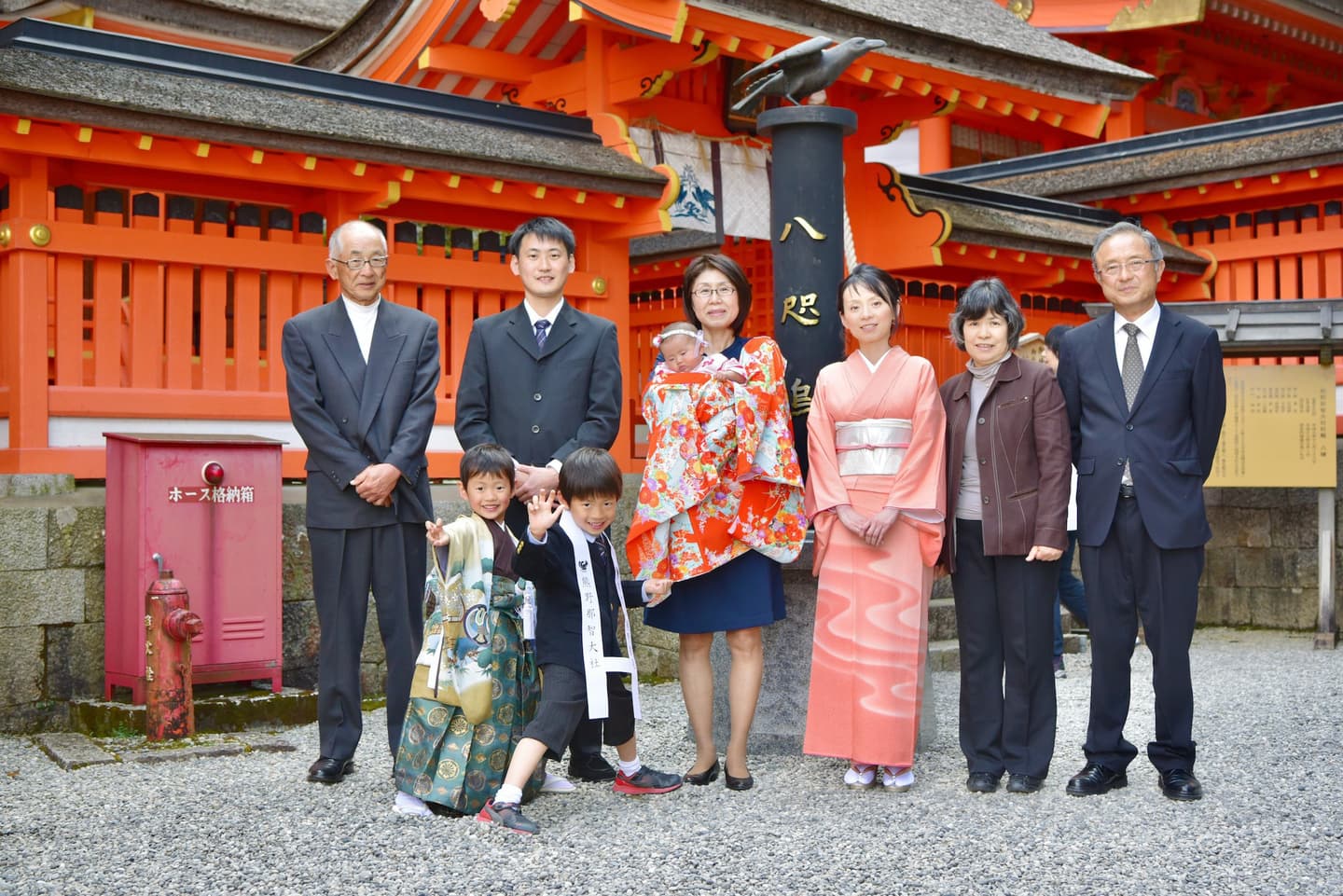 熊野那智大社でお宮参りをした赤ちゃんと家族