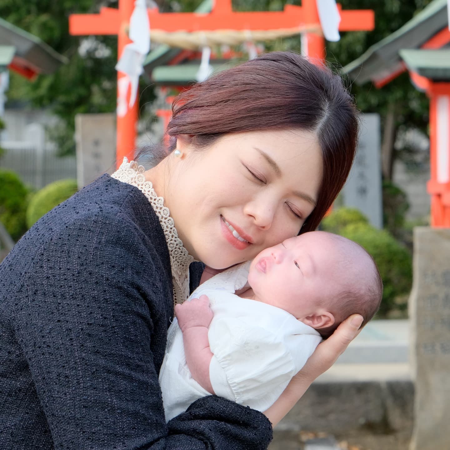 龍田神社でお宮参りをした赤ちゃんと家族
