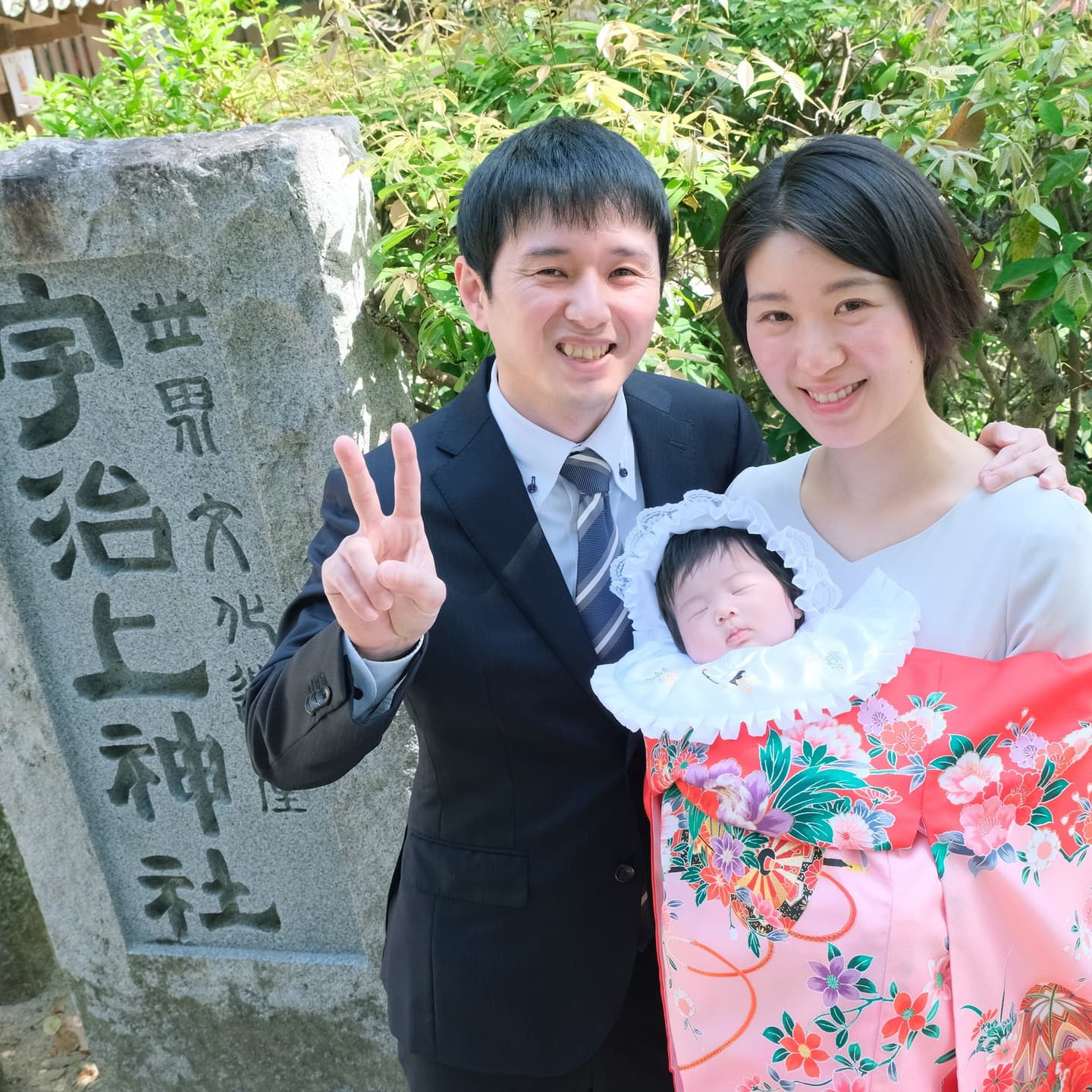 宇治上神社でお宮参りをした赤ちゃんと家族