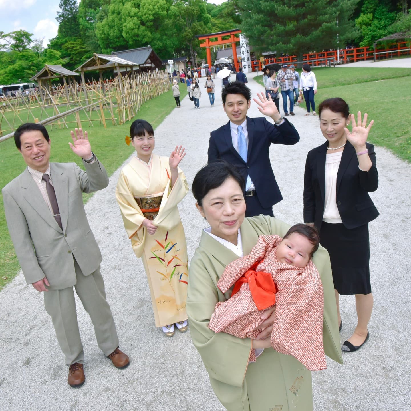 上賀茂神社でお宮参りの赤ちゃんの着物