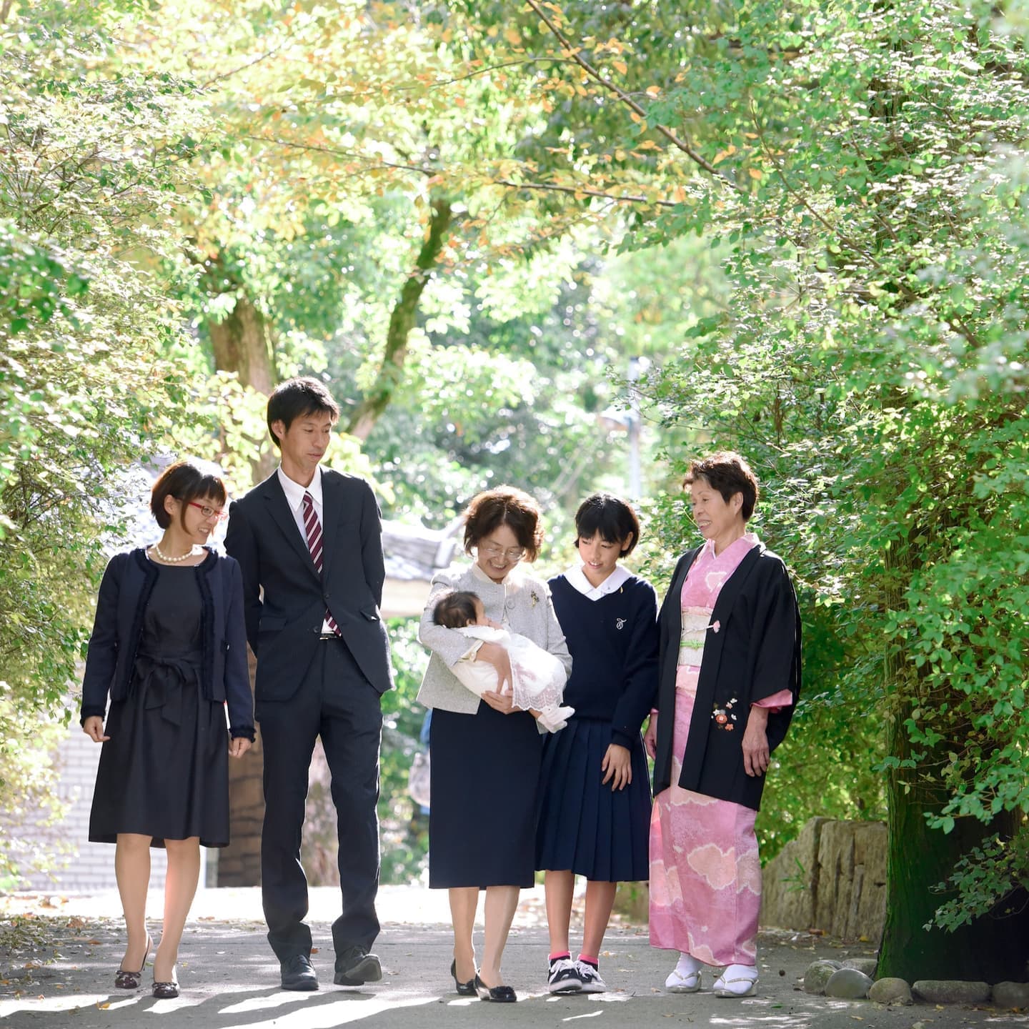 廣田神社でお宮参りをした赤ちゃんと家族