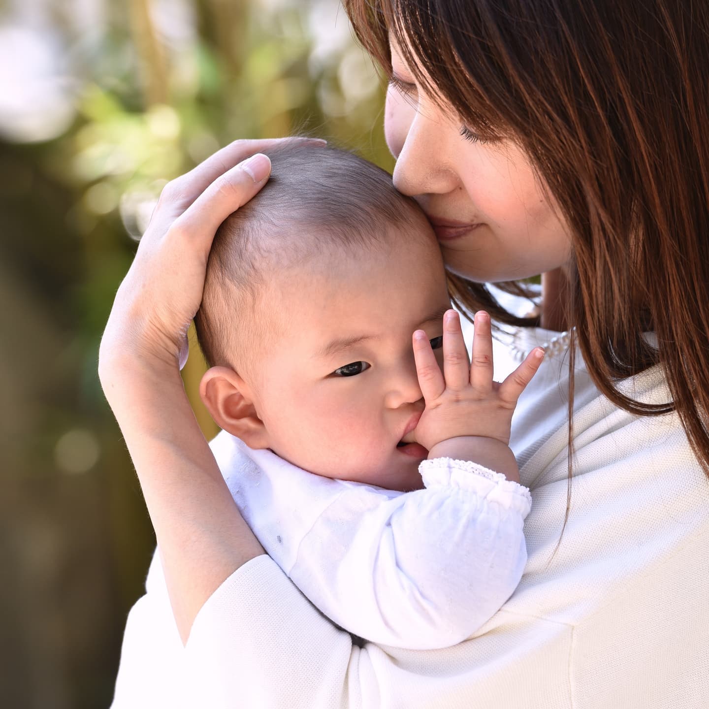 本住吉神社でお宮参りをした赤ちゃんと家族