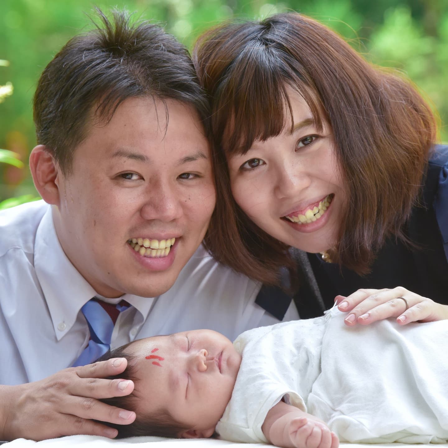 今宮神社でお宮参りをした赤ちゃんと家族
