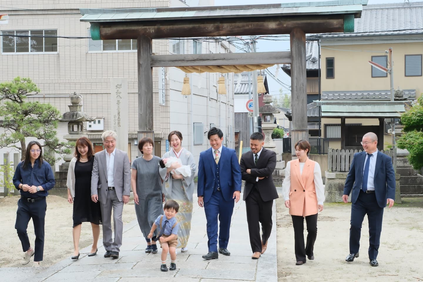 お宮参りでの家族写真