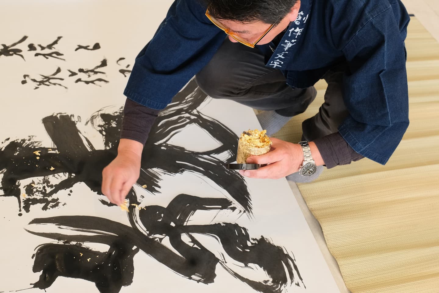 大阪で前撮りと三味線を楽しんでいる写真