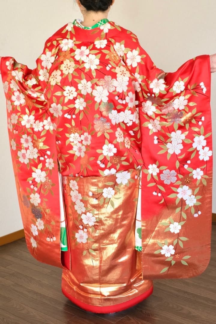 大阪前撮りと和装フォトウエディング用の桜模様の色打掛