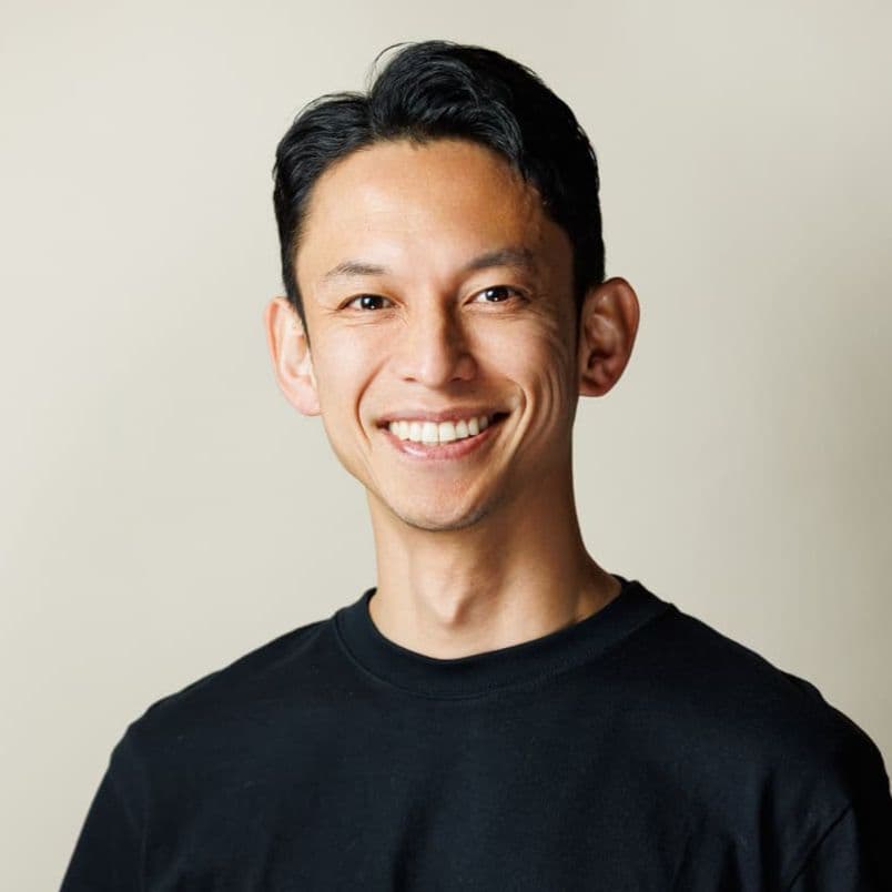 美しい和装姿を撮影する北井一大
