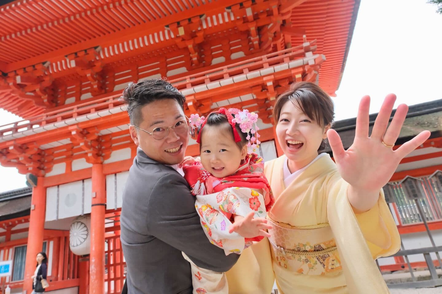 笑顔あふれる七五三の家族写真