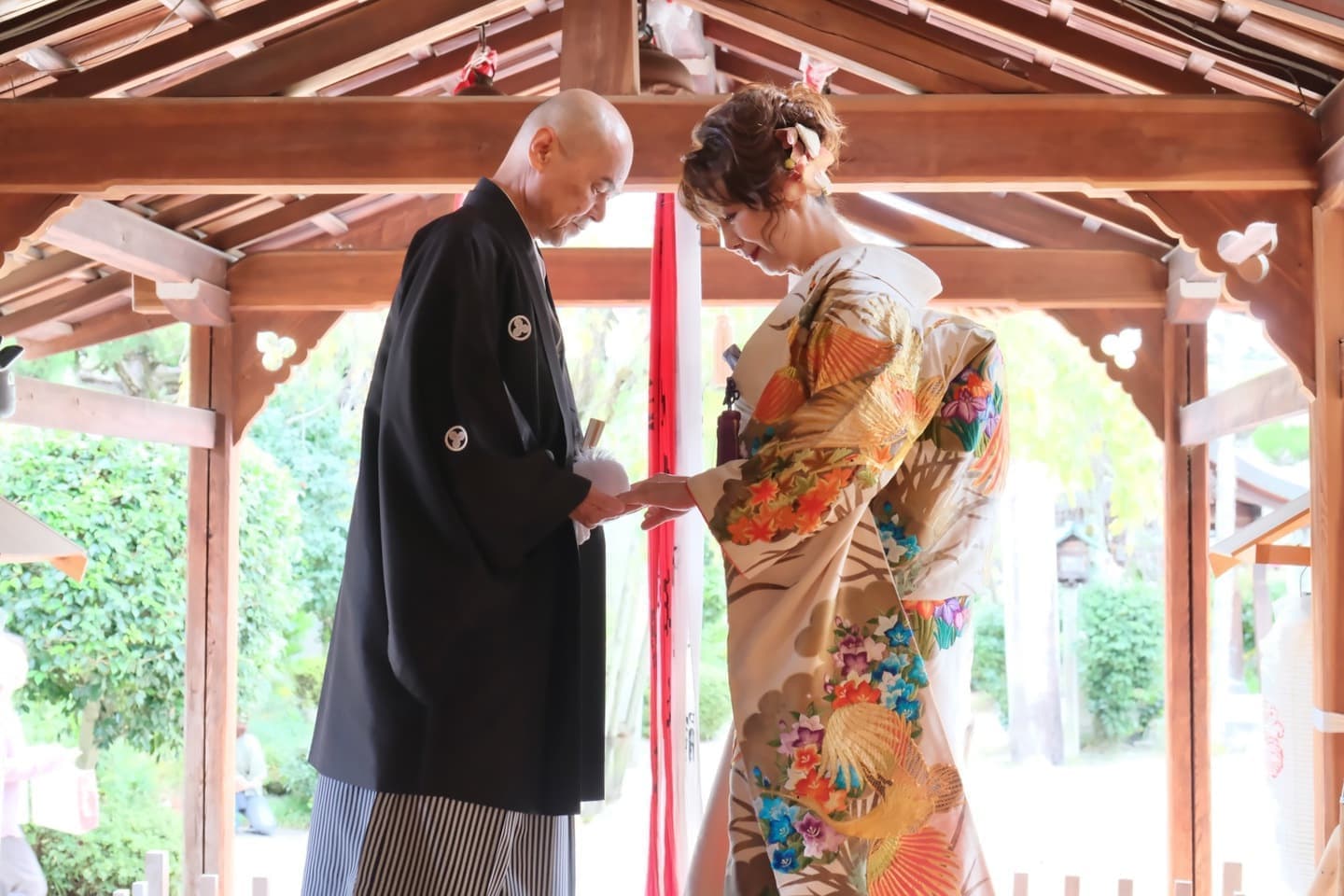 再婚で神社でのフォトウエディングの花嫁