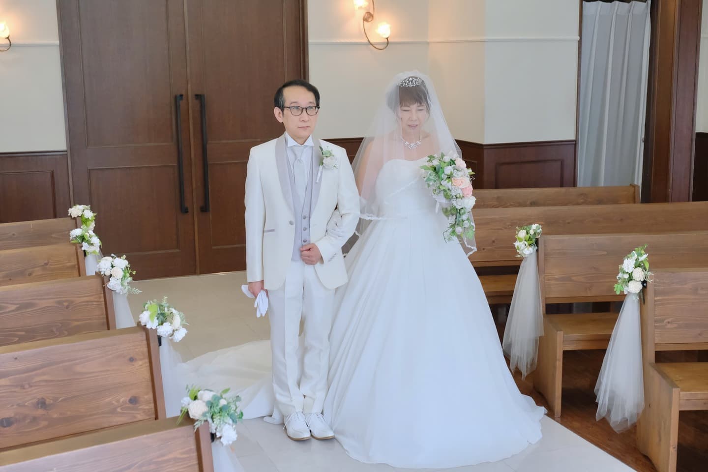 シニア世代の再婚でのウエディングドレス姿