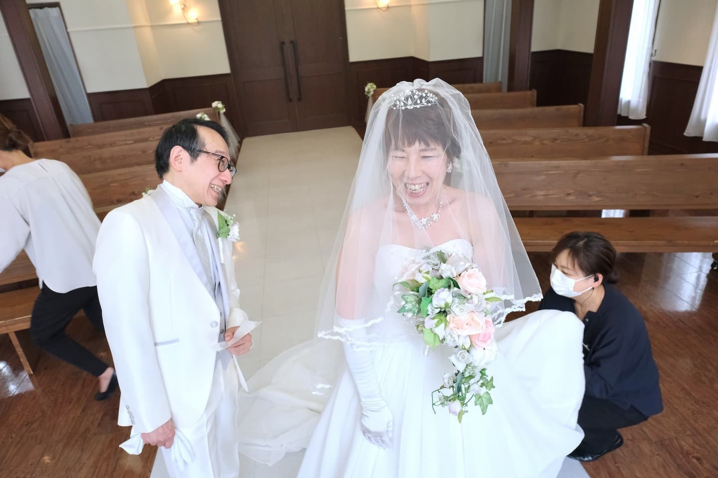 シニア世代の再婚でのウエディングドレス姿