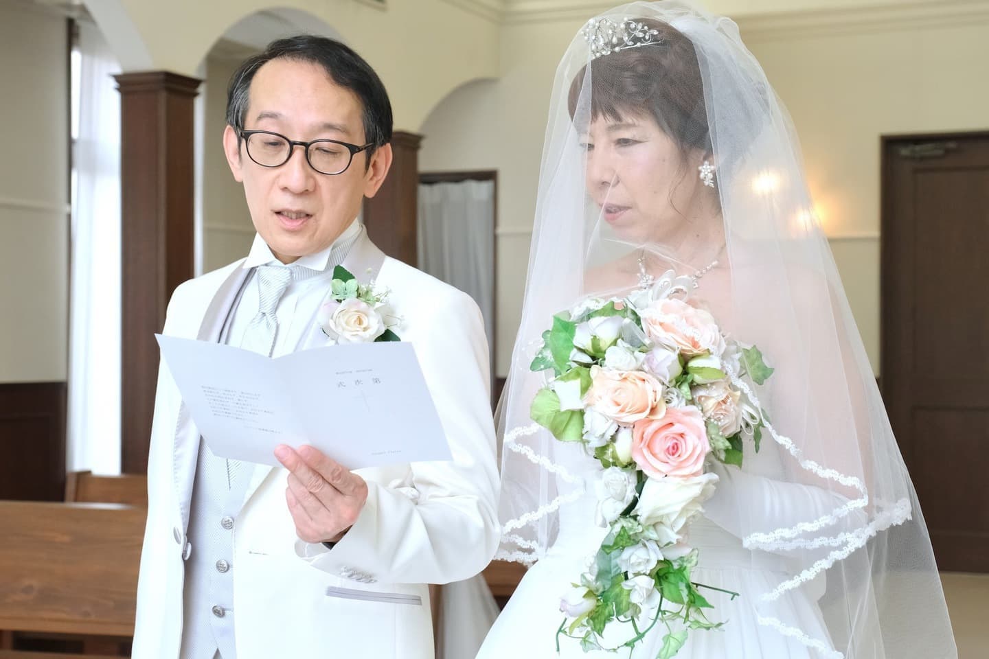 シニア世代の再婚でのウエディングドレス姿