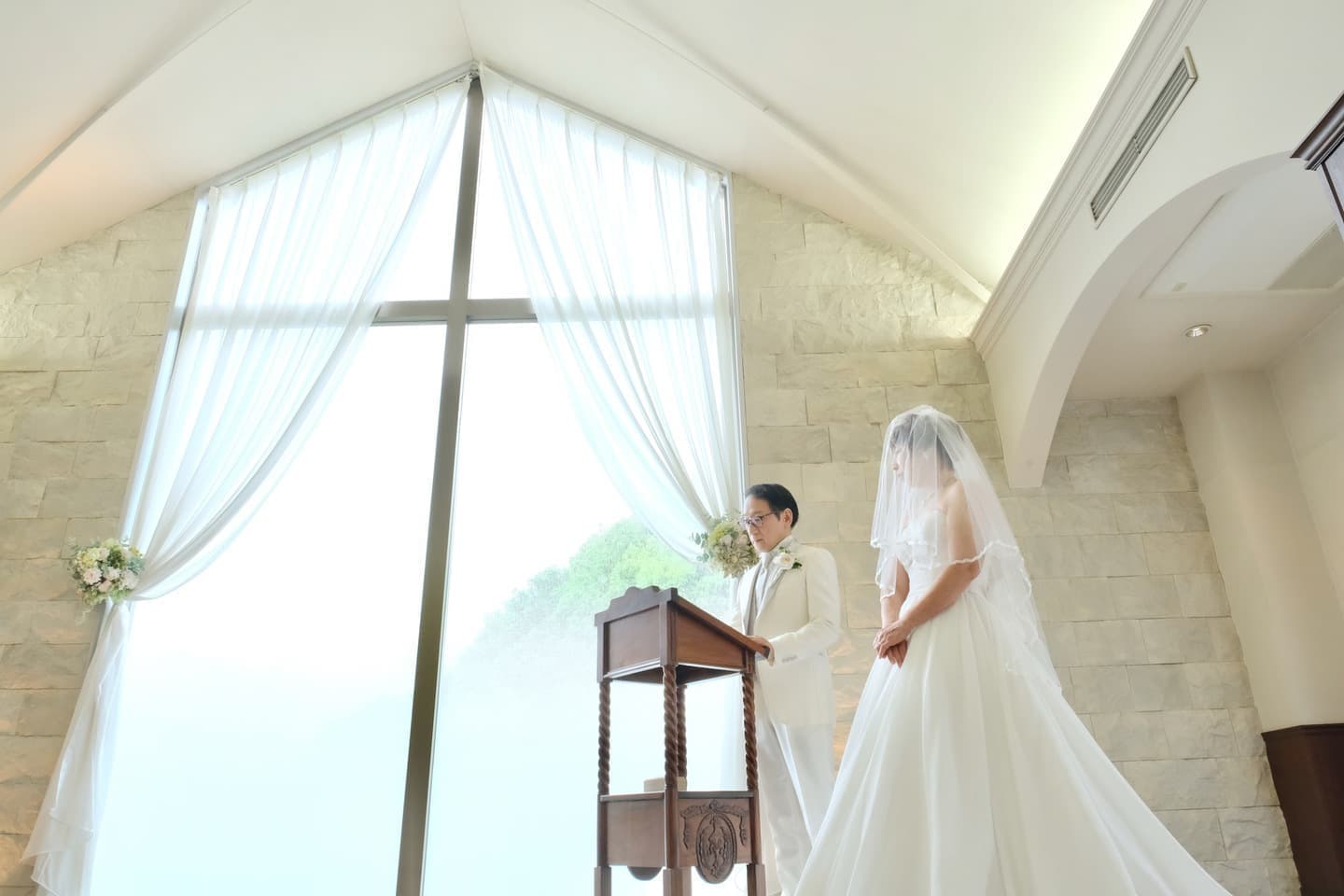 シニア世代の再婚でのウエディングドレス姿