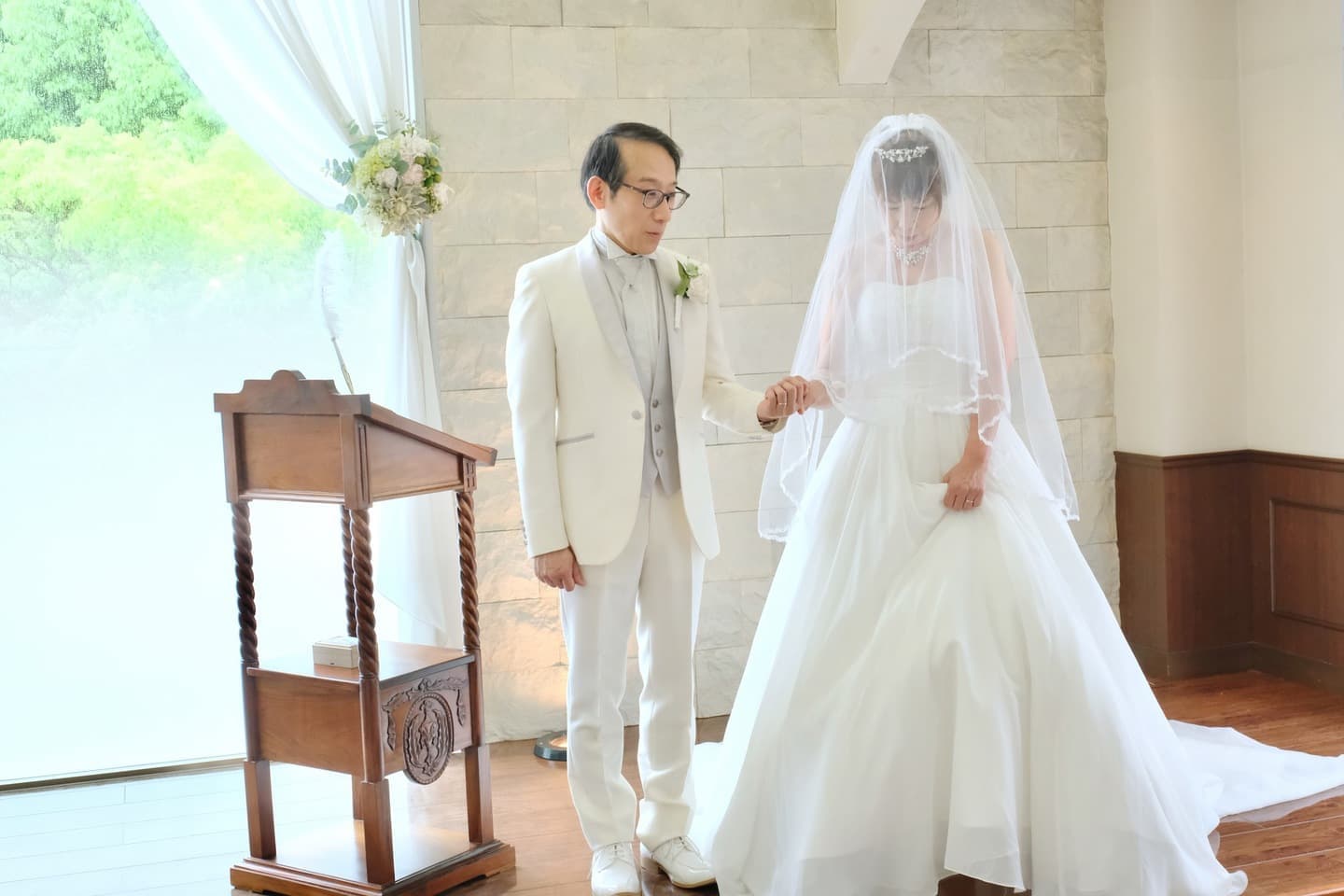 シニア世代の再婚でのウエディングドレス姿