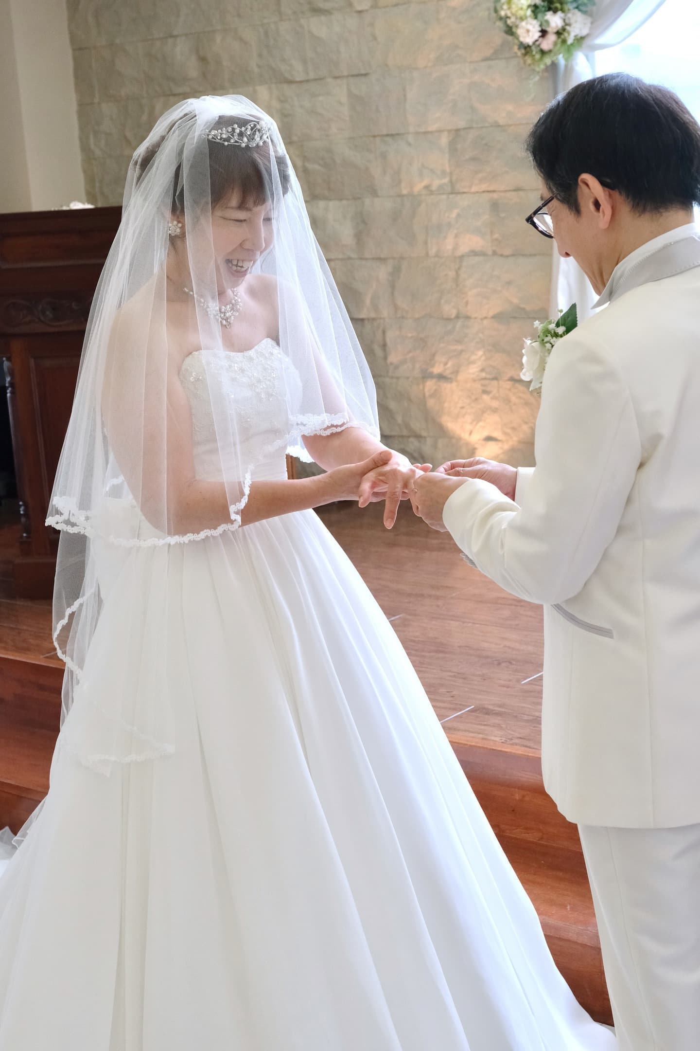 シニア世代の再婚でのウエディングドレス姿