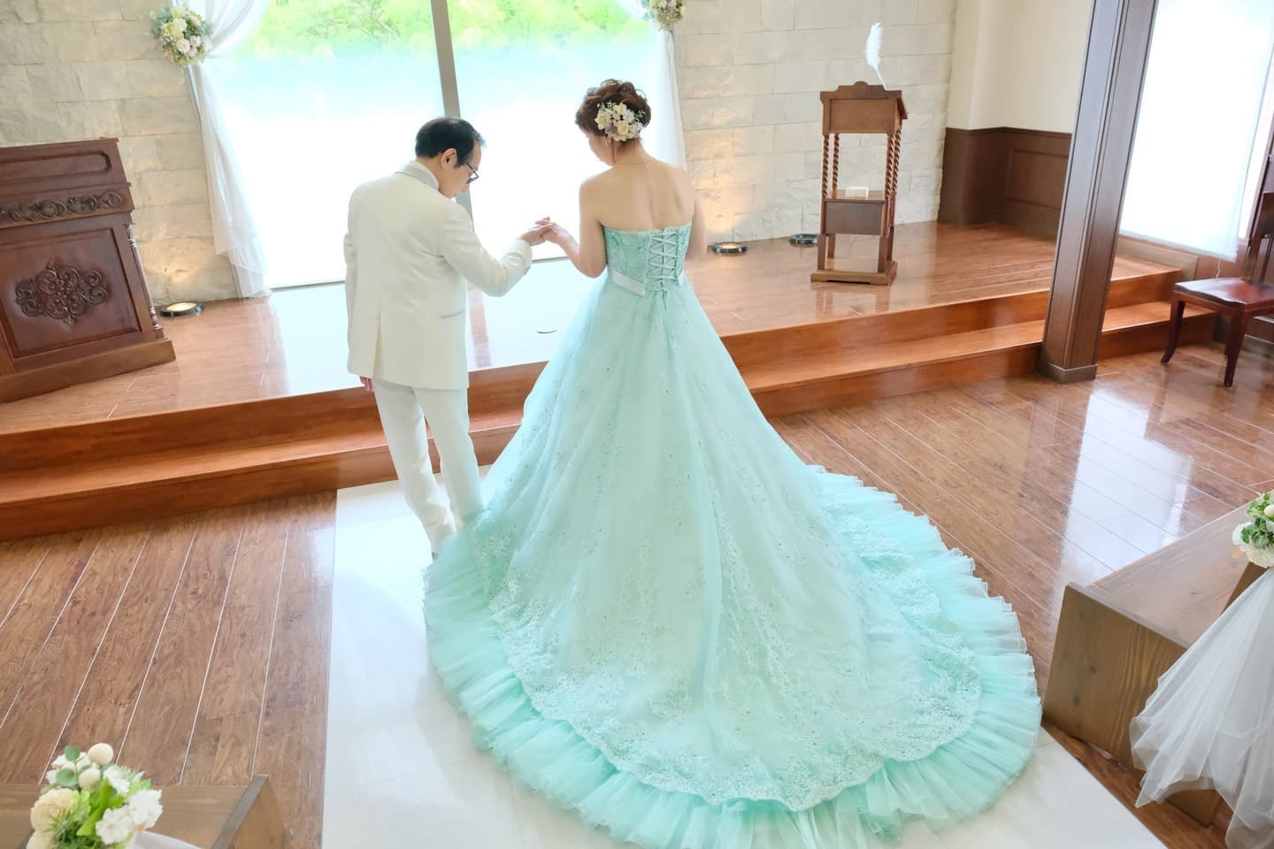 シニア世代の再婚でのウエディングドレス姿