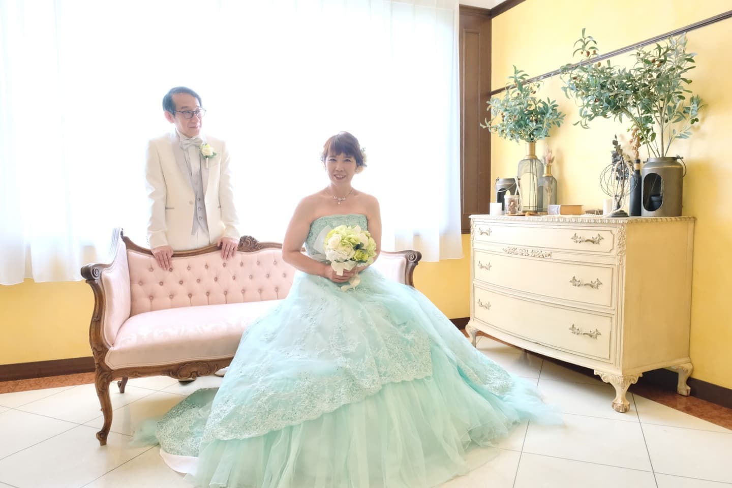 シニア世代の再婚でのウエディングドレス姿