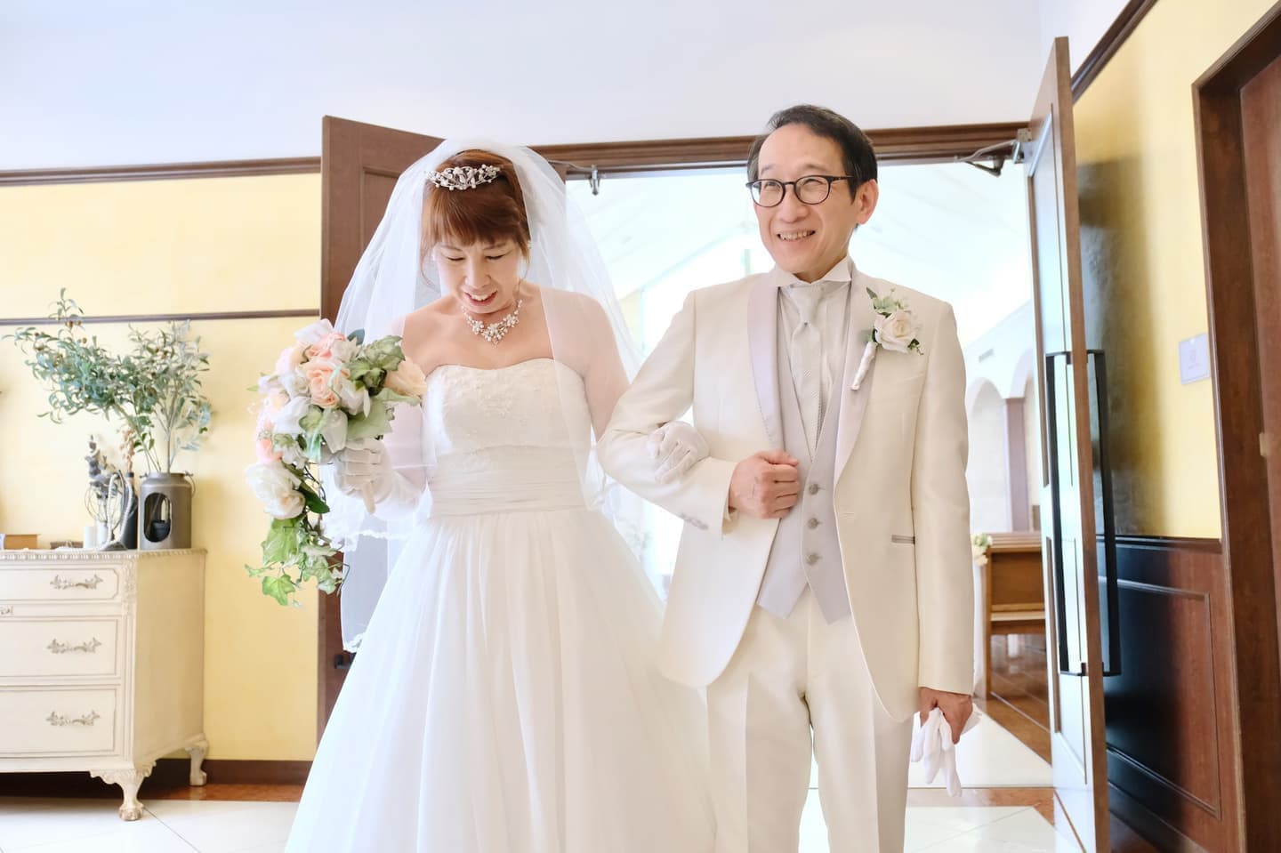 シニア世代の再婚でウエディングドレスの撮影