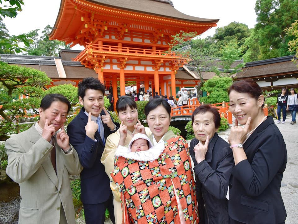 京都の神社で撮影したお宮参りの家族写真