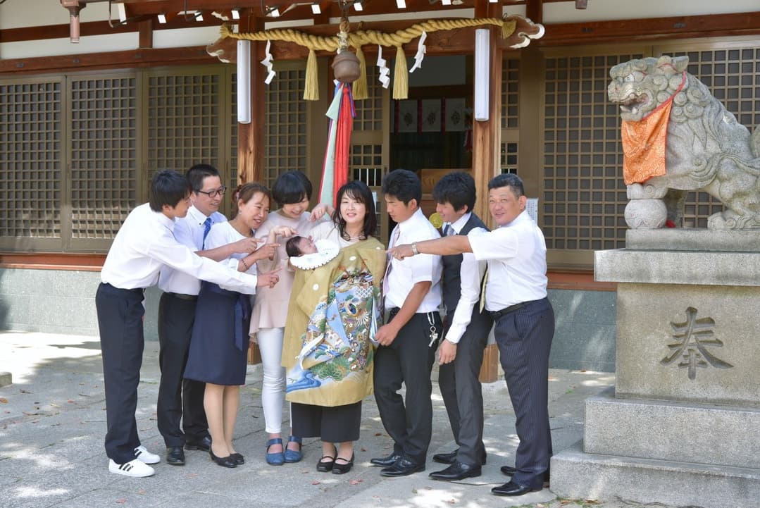 お宮参りで撮った家族写真