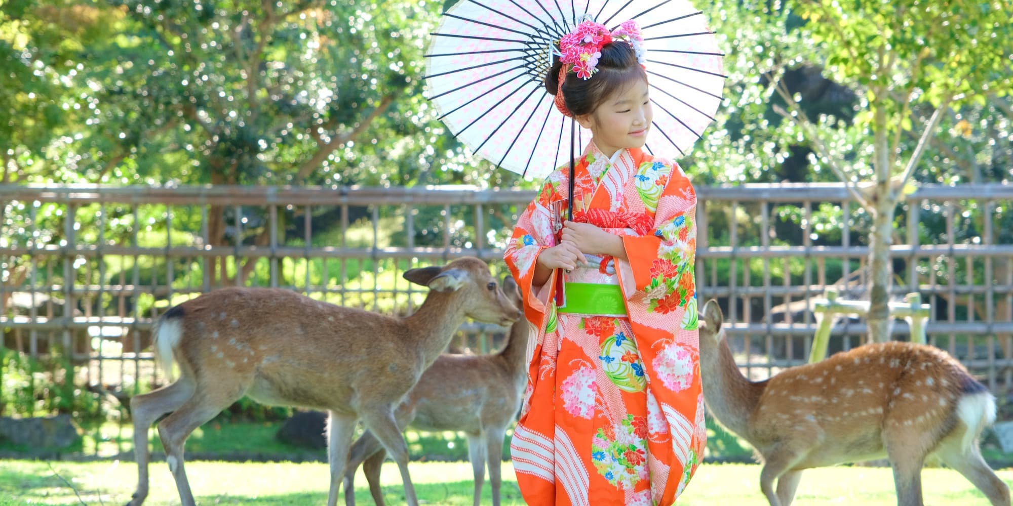 七五三の着物を着た子ども