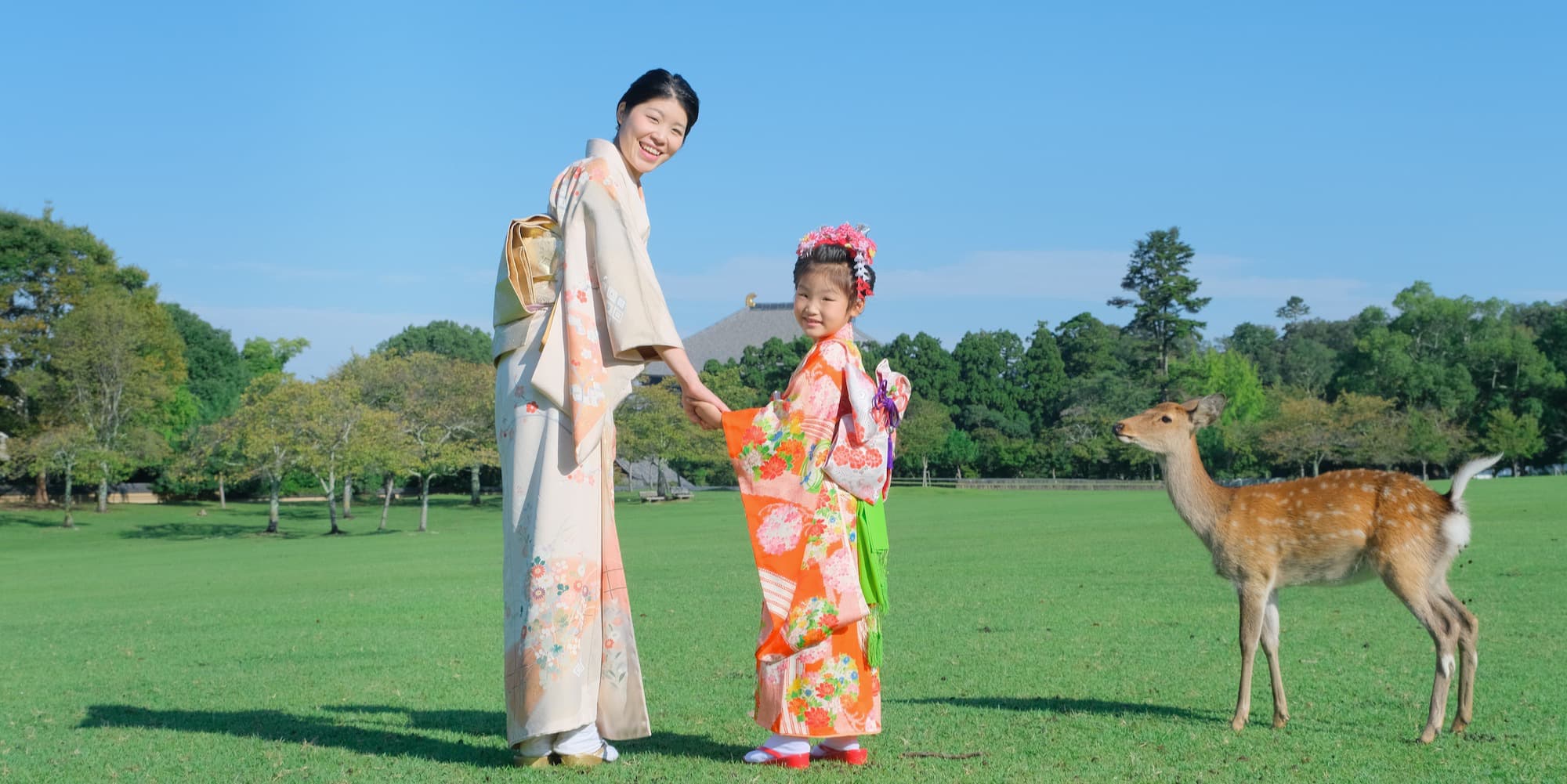 七五三の着物を着た子ども