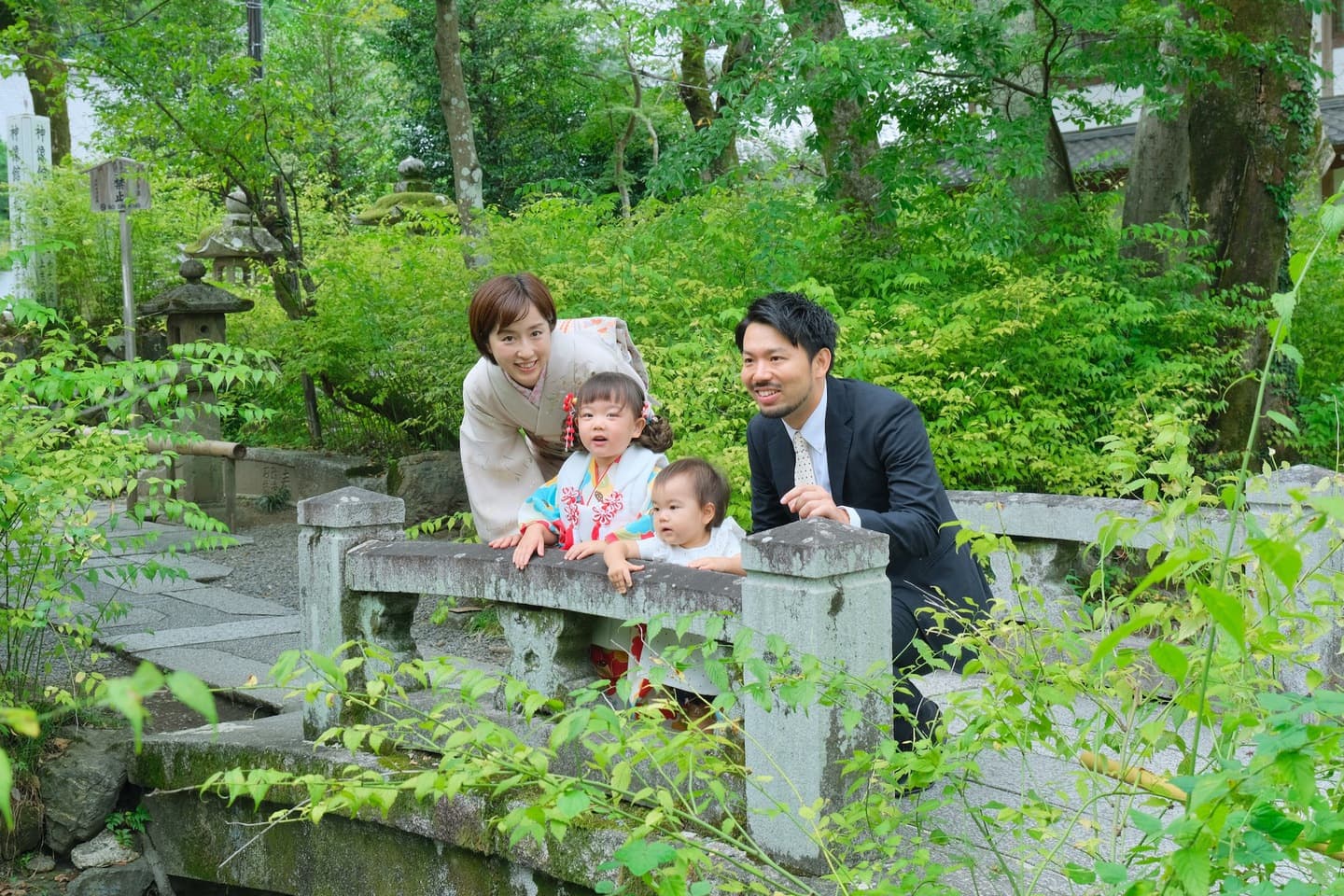 松尾大社で七五三の女の子の着物