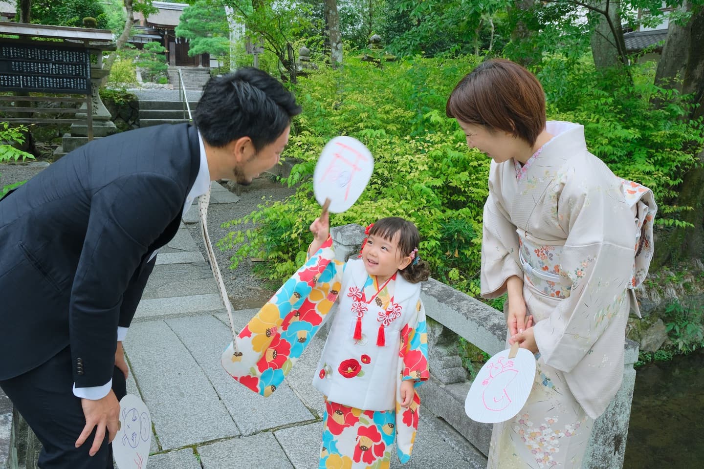 松尾大社で七五三の女の子の着物