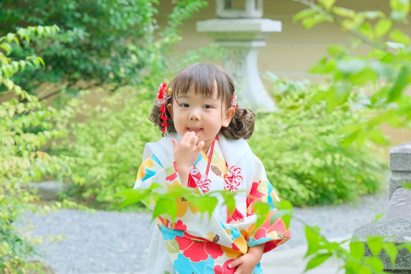 松尾大社で七五三の女の子の着物