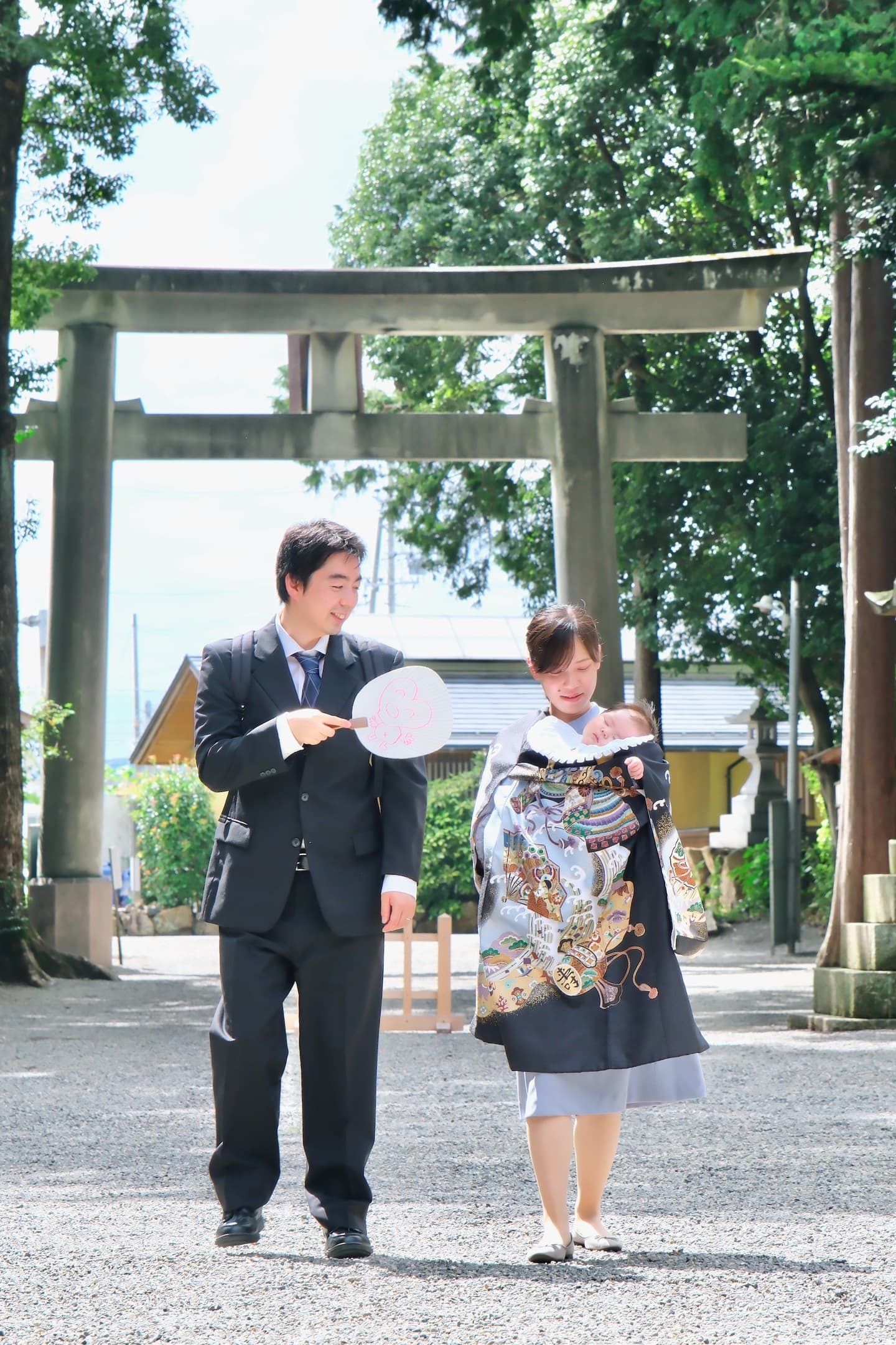 滋賀県の御上神社でお宮参りの