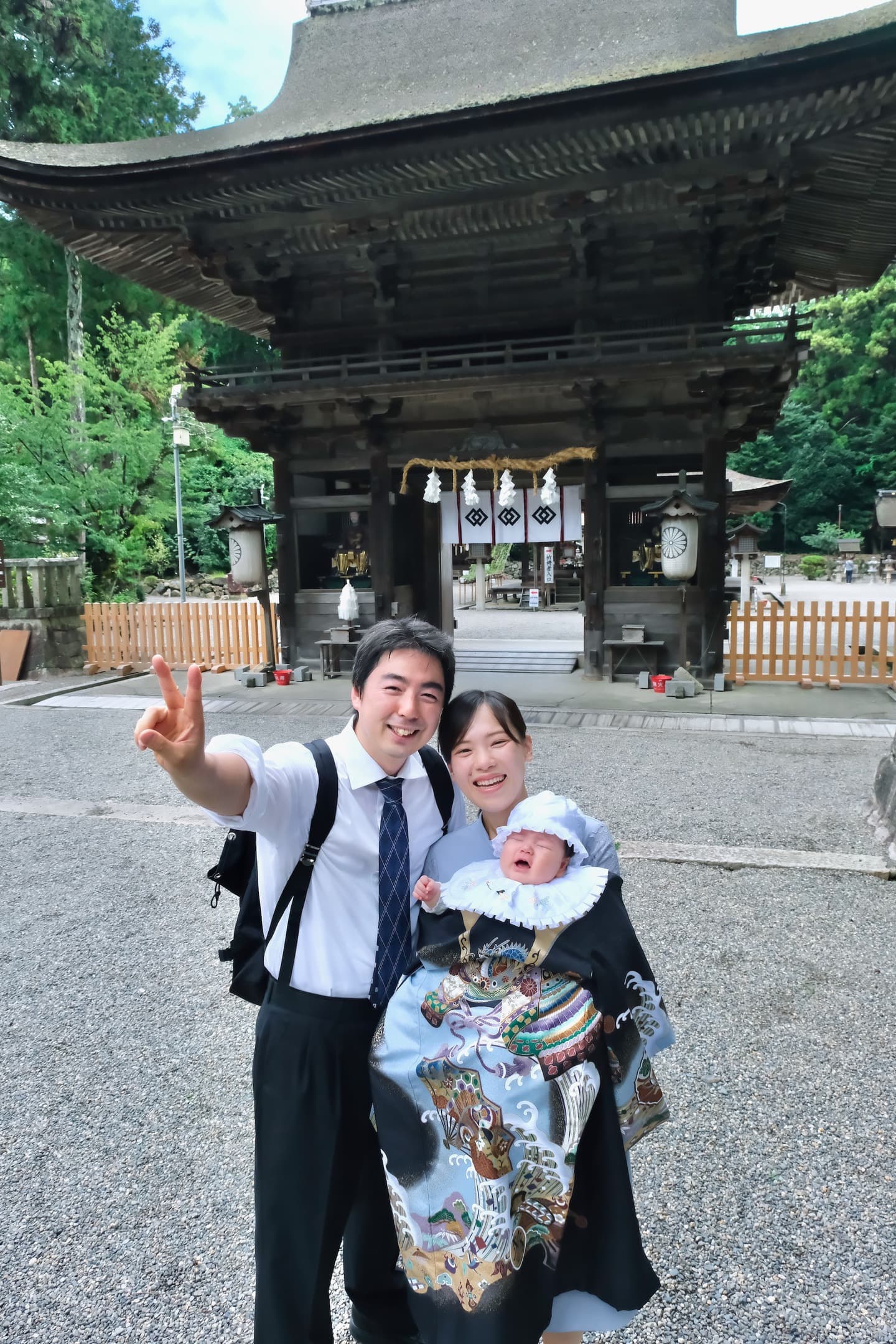 滋賀県の御上神社でお宮参りの