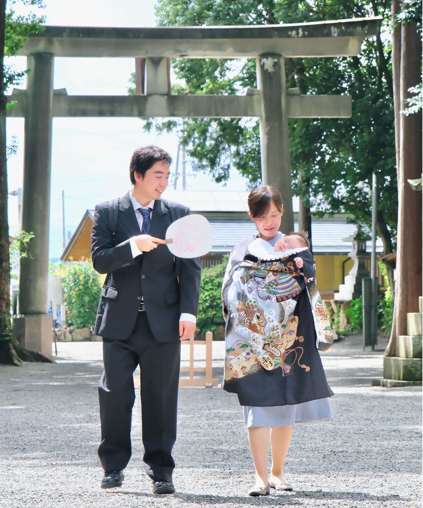 滋賀県の御上神社でお宮参りの